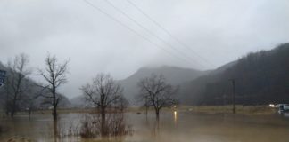 Avertizări Cod roşu de inundaţii pe râuri din judeţele Vâlcea, Gorj şi Mehedinţi