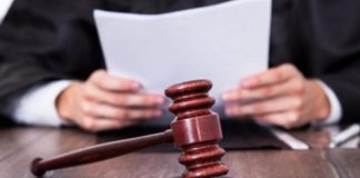 Târgu Jiu: Condamnări cu executare în urma scandalului cu săbii și împușcături între două familii de romi