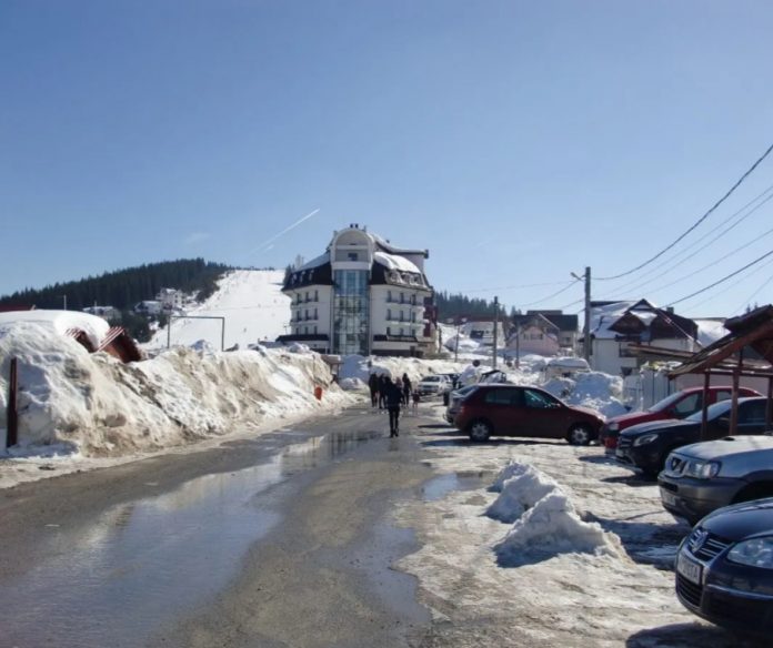 Zăpada amestecată cu noroi nu poate dipărea decât dacă va ninge