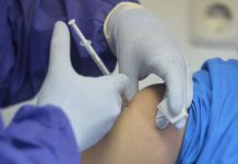 Un bărbat din Târgu Jiu care s-a prezentat pentru administrarea rapelului de la Pfizer a primit o doză de vaccin de la compania Moderna