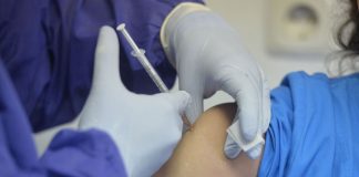 Un bărbat din Târgu Jiu care s-a prezentat pentru administrarea rapelului de la Pfizer a primit o doză de vaccin de la compania Moderna