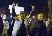 Polițiștii gorjeni au aplicat zeci de amenzi luni seară participanților la marșul împotriva restricțiilor care a avut loc pe străzile din Târgu Jiu.