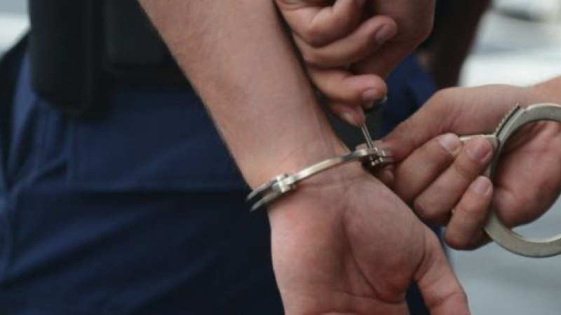 Tineri din Vâlcea, în arest după ce au furat bunuri din magazine de electrocasnice