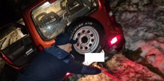 Mașină de teren cu turiști din Craiova, înzăpezită în noaptea de Înviere