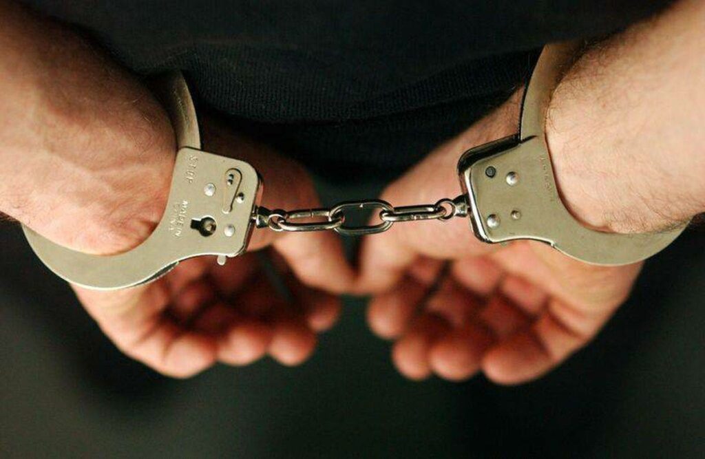 Un bărbat bănuit de săvârşirea infracţiunilor de amenințare și tulburarea ordinii și liniștii publice a ajuns în arestul IPJ Gorj