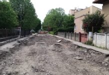 În ce hal arată strada care asigură accesul la cea mai mare școală din Târgu Jiu