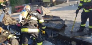 INCENDIU violent la un depozit din Târgu Mureș! 15 copii și un adult - EVACUAȚI de urgență de pompieri Foto: ISU Mureș
