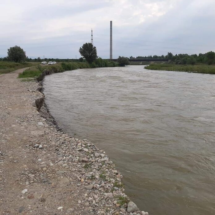 Pe râul Jiu sunt mai multe baraje