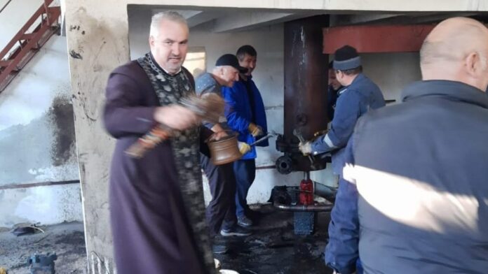 Un preot a sfințit instalația defectă care a lăsat orașul Motru fără căldură și apă caldă de trei zile