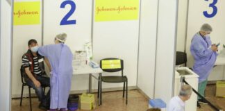 Un primar din Gorj vrea să ÎNCHIDĂ centrul de vaccinare COVID-19 Foto: INQUAM/Octav Ganea