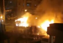 VIDEO Un autocar care transporta muncitori a ars ca o torță în Târgu Jiu! Cauzele incendiului, necunoscute