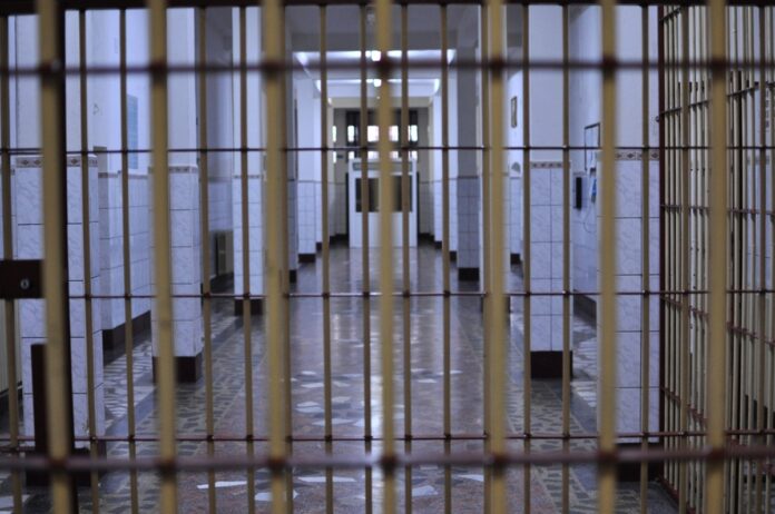 Om de afaceri din Târgu Jiu, condamnat la închisoare cu executare pentru act sexual cu un minor