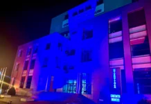 Clădirea UCB, iluminată în albastru pentru a marca Ziua Inetrnațională a Autismului