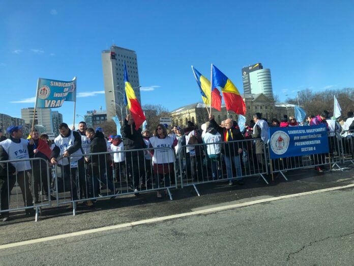 Peste 150 de profesori din Gorj participă la protestele din Capitală