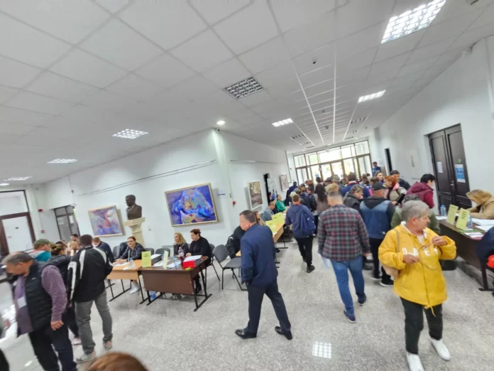 Târgu Jiu: Mai multe locuri de muncă decât participanți, la Bursa locurilor de muncă