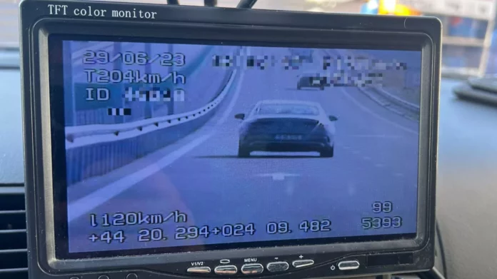 Tineri depistați cu peste 200 de km/h pe DEx12