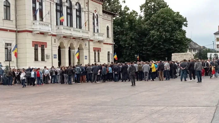 Câteva sute de mineri au protestat la Târgu Jiu