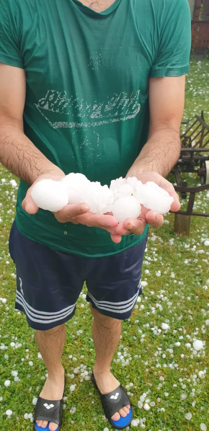 A căzut grindină în Horezu