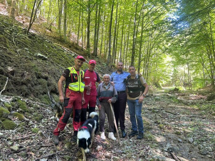 Bărbatul căutat de zeci de persoane, găsit într-o pădure