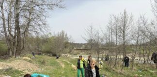 Gorj: Acțiune de igienizare în zona albiei râului Bistrița