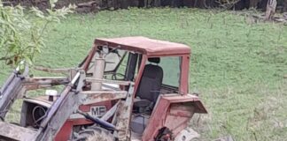 Gorj: Anchetă după ce doi bărbați s-au răsturnat cu un tractor la Godinești