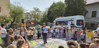 Târgu Jiu: Polițiștii rutieri, la grădiniță pentru a face educație rutieră
