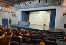 10:19 Doi foști consumatori de droguri le-au vorbit elevilor din Târgu-Jiu