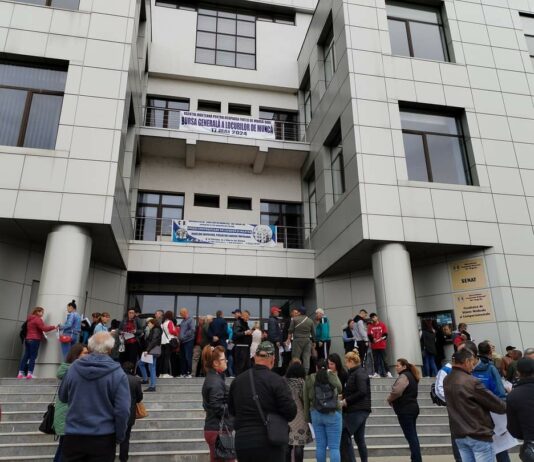 Aproape 1.300 de persoane au participat la Bursa generală a locurilor de muncă de la Târgu Jiu