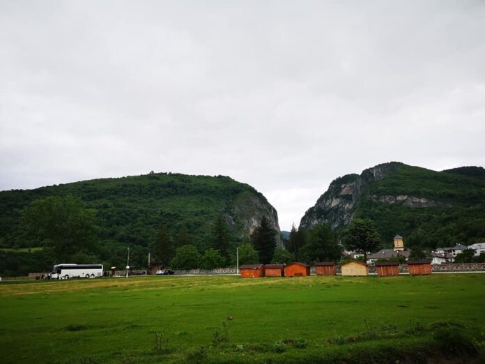 Polovragi este stațiune turistică de interes local