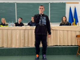 Târgu Jiu: 320 de elevi, informați cum să prevină consumul de droguri din experiența a trei foști consumatori