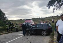 Polițiștii cercetează un accident rutier în urma căruia un tânăr a murit și i-au fost furați banii din mașină