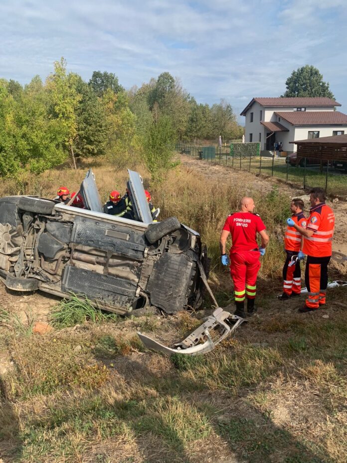 Două persoane, rănite într-un grav accident rutier la Telești