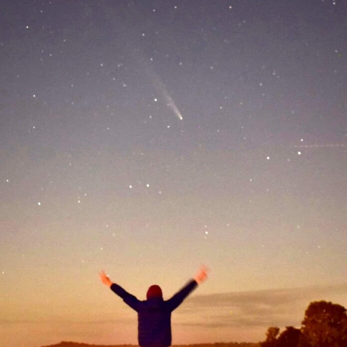 Cometa TSUCHINSHAN, fotografiată de la Târgu Jiu