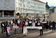 Aproape 100 de localnici din Baia de Fier au protestat la Târgu Jiu