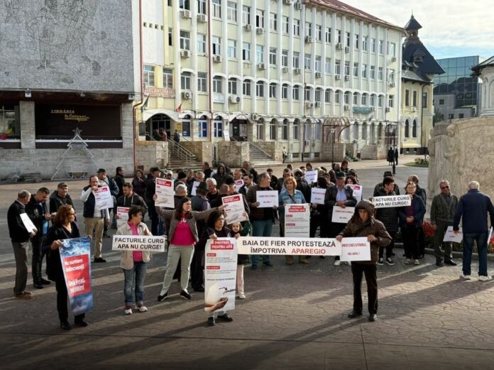 Aproape 100 de localnici din Baia de Fier au protestat la Târgu Jiu