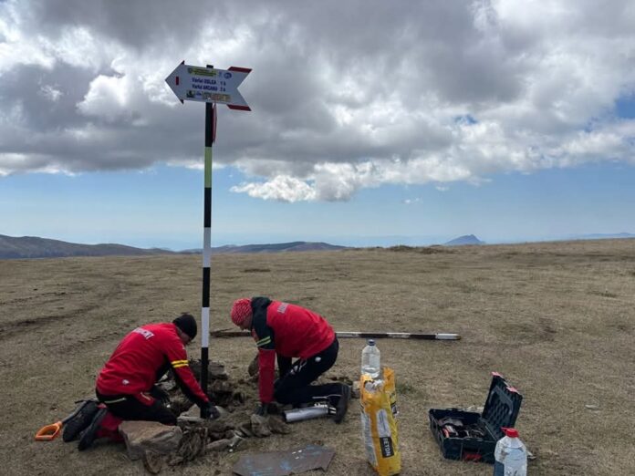marcaje-turistice-muntii-valcan.jpg