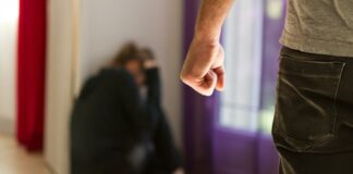 Gorj: Femeie de 73 de ani, agresată de ginere în propria curte