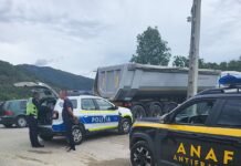 10:20 Operatori care transportau piatră de la Pleșa, amendați de polițiști blank