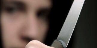 Gorj: Elev de 16 ani, rănit cu propriul briceag în timpul unui conflict cu un coleg mai mare