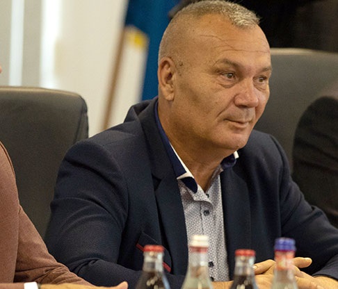 gabriel-caldaruse.jpg blank