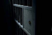 Doi bărbați din Bâlteni, reținuți după un conflict spontan soldat cu agresiuni și distrugeri