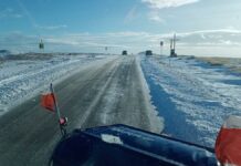 Gorj: Lapoviță și ninsoare în zonele montane. Drumarii intervin pe Transalpina