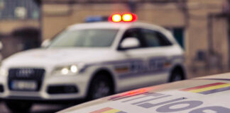 Un bărbat băut și fără permis a intrat cu mașina în gardul unei locuințe