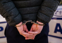 Gorj: Tânără reținută de polițiști după ce ar fi furat peste 77.000 de lei de la bunica sa