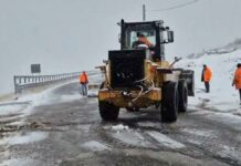 Circulaţia pe Transalpina a fost închisă din nou din cauza ninsorilor