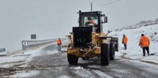 Circulaţia pe Transalpina a fost închisă din nou din cauza ninsorilor