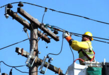 Distribuție Oltenia: Rețeaua electrică, afectată de vântul puternic în mai multe zone