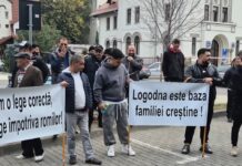 Protest al romilor din Târgu-Jiu, din cauza proiectului care interzice căsătoriile între minori. ”Va veni timpul când vom ieși mii de oameni” blank