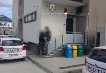 11:34 A spart geamul casei și a furat peste 20.000 de lei blank