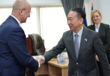 08:57 Șeful CJ Gorj, discuții cu ambasadorul Japoniei. Producerea și stocarea energiei, pe agendă blank